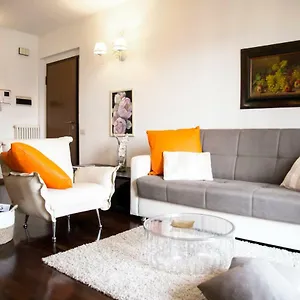 Chic Panoramic Apartament