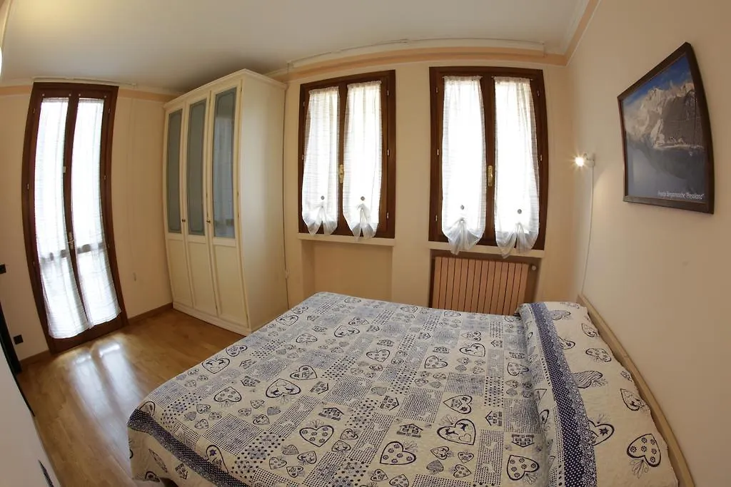 Central House Bergamo Italien